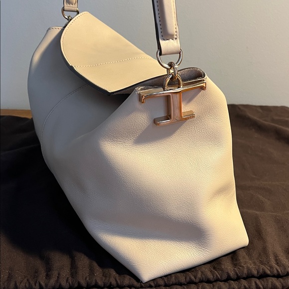 Tod's Cream Shoulder Bag with Gold Accents - Picture 12 of 16